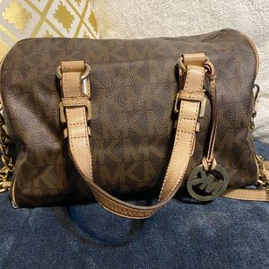Michael Kors MK Barrel Bag